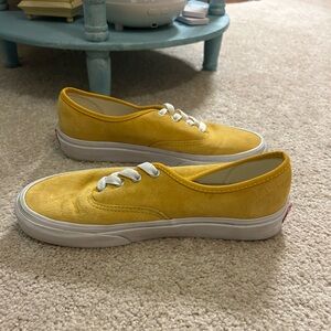 Vans Authentic Pig Suede sneakers in yellow colorway Marigold or Mango W7 M5.5